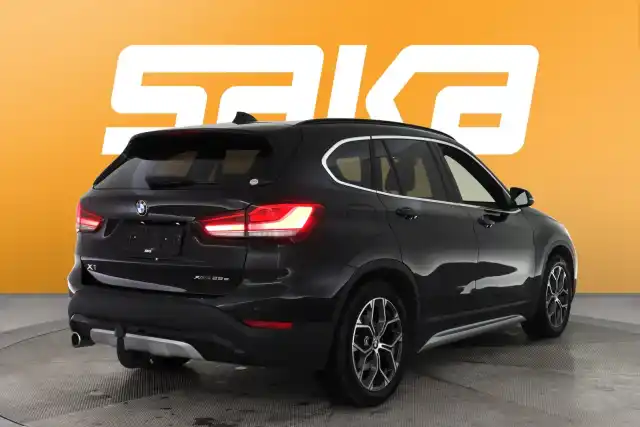 Musta Maastoauto, BMW X1 – VAR-54824