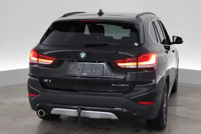 Musta Maastoauto, BMW X1 – VAR-54824