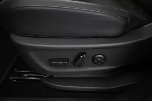 Harmaa Maastoauto, Nissan Ariya – VAR-54876