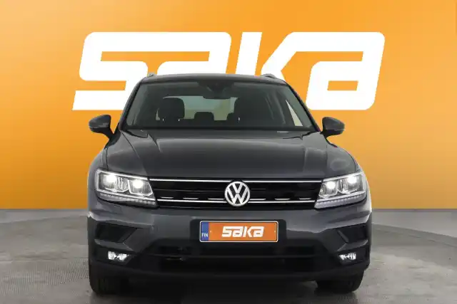 Harmaa Maastoauto, Volkswagen Tiguan – VAR-54879