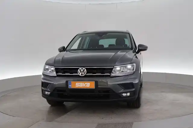 Harmaa Maastoauto, Volkswagen Tiguan – VAR-54879