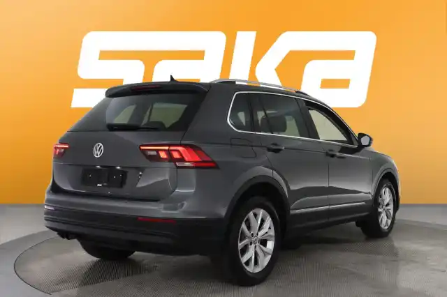 Harmaa Maastoauto, Volkswagen Tiguan – VAR-54879