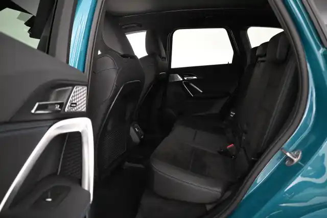 Sininen Maastoauto, BMW iX1 – VAR-54962