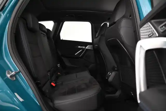 Sininen Maastoauto, BMW iX1 – VAR-54962