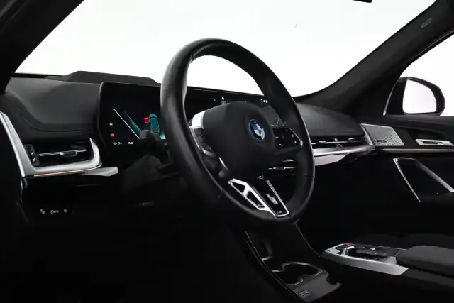 Sininen Maastoauto, BMW iX1 – VAR-54962