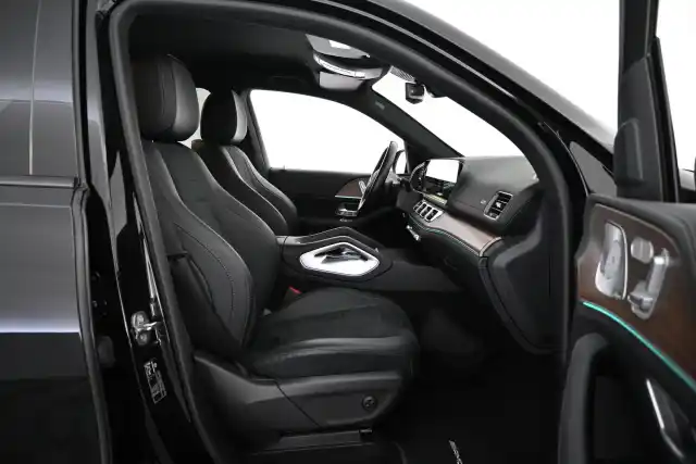 Musta Maastoauto, Mercedes-Benz GLE – VAR-55010
