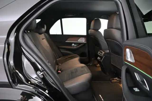 Musta Maastoauto, Mercedes-Benz GLE – VAR-55010
