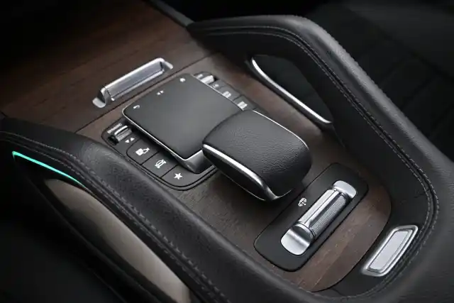 Musta Maastoauto, Mercedes-Benz GLE – VAR-55010