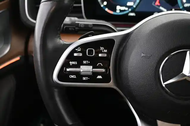Musta Maastoauto, Mercedes-Benz GLE – VAR-55010