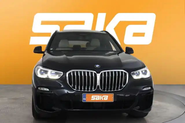 Musta Maastoauto, BMW X5 – VAR-55419