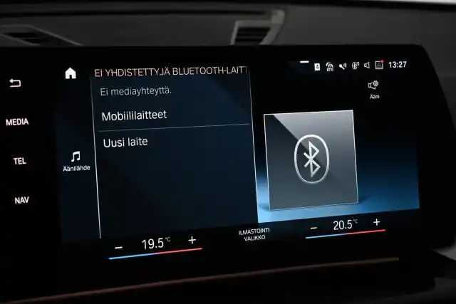 Musta Maastoauto, BMW iX1 – VAR-55712