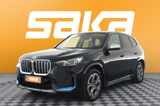 Musta Maastoauto, BMW iX1 – VAR-55712