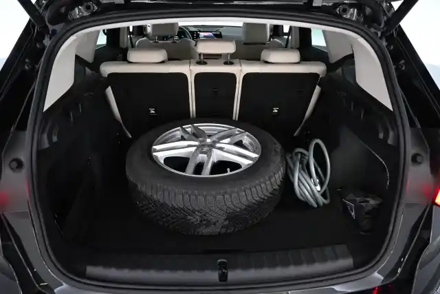 Musta Maastoauto, BMW iX1 – VAR-55712