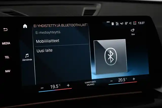 Musta Maastoauto, BMW iX1 – VAR-55712