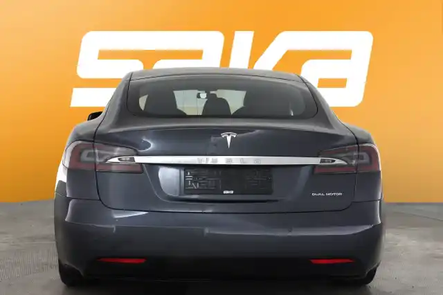 Harmaa Sedan, Tesla Model S – VAR-55908