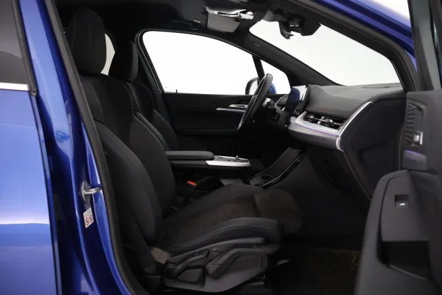 Sininen Tila-auto, BMW 225 – VAR-56409