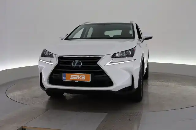 Valkoinen Maastoauto, Lexus NX – VAR-56622