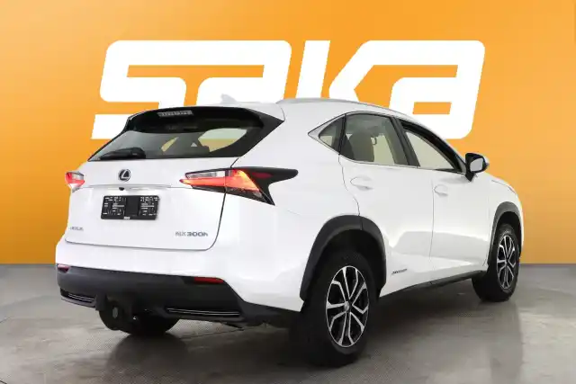 Valkoinen Maastoauto, Lexus NX – VAR-56622