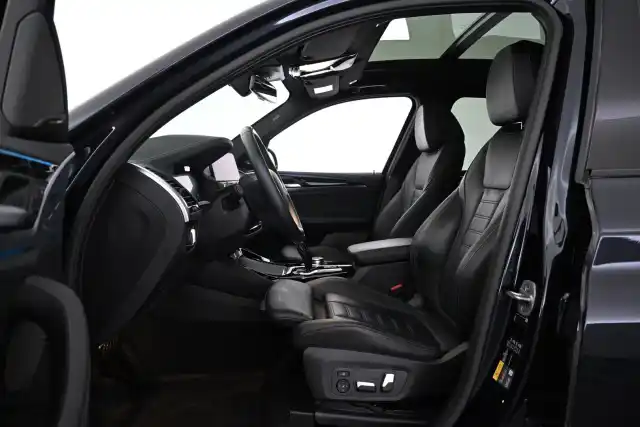Musta Maastoauto, BMW iX3 – VAR-56663