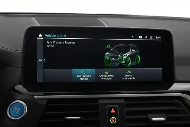 Musta Maastoauto, BMW iX3 – VAR-56663