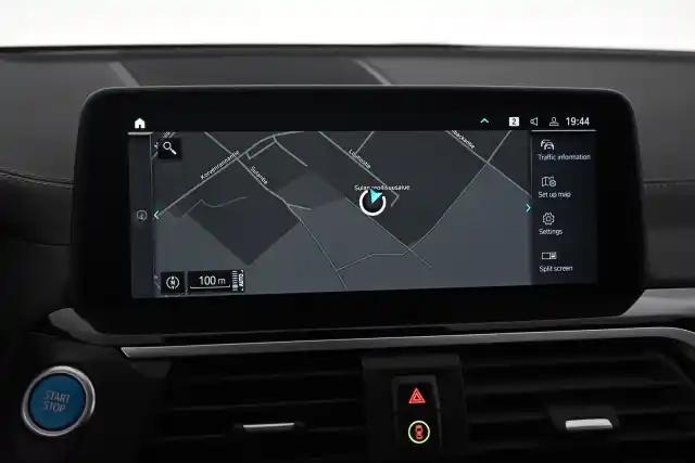 Musta Maastoauto, BMW iX3 – VAR-56663