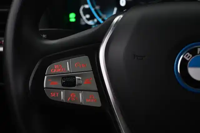 Musta Maastoauto, BMW iX3 – VAR-56663