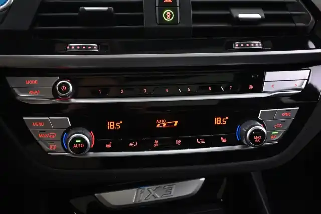 Musta Maastoauto, BMW iX3 – VAR-56663