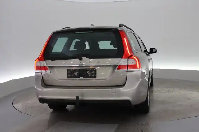 Ruskea Farmari, Volvo V70 – VAR-56685