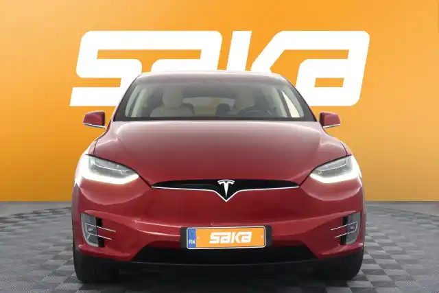 Punainen Maastoauto, Tesla Model X – VAR-56721