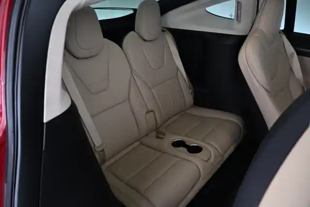 Punainen Maastoauto, Tesla Model X – VAR-56721