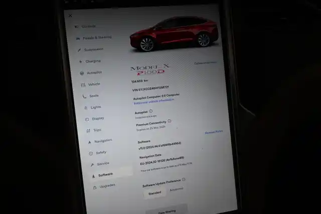 Punainen Maastoauto, Tesla Model X – VAR-56721