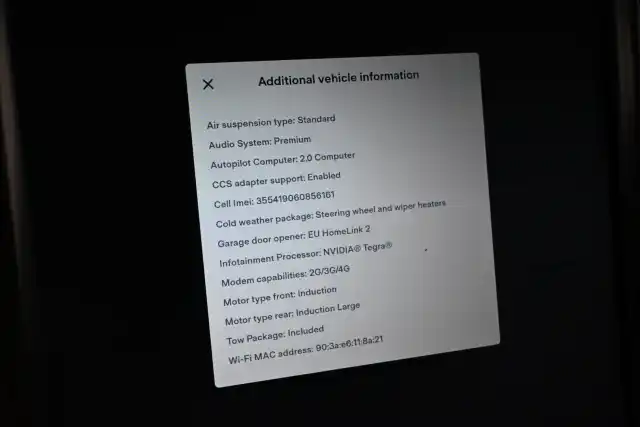 Punainen Maastoauto, Tesla Model X – VAR-56721