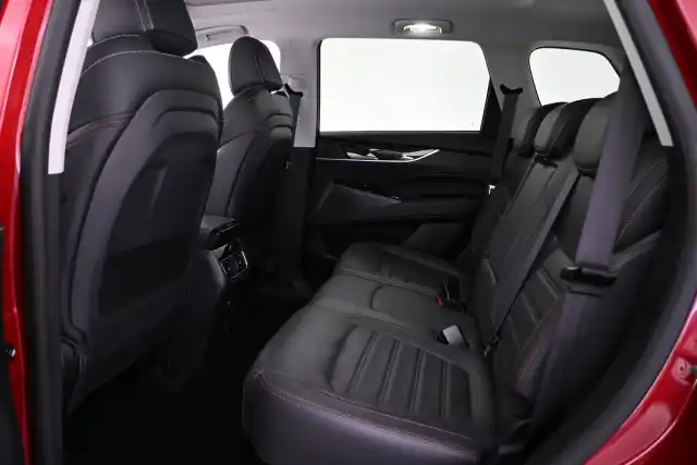 Punainen Maastoauto, Maxus Euniq 6 – VAR-56755