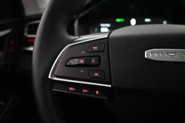 Punainen Maastoauto, Maxus Euniq 6 – VAR-56755
