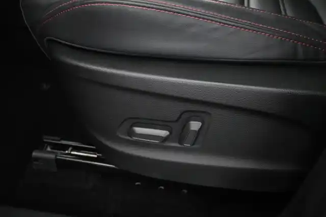 Punainen Maastoauto, Maxus Euniq 6 – VAR-56755