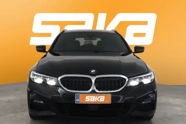 Musta Farmari, BMW 330 – VAR-56834