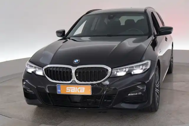 Musta Farmari, BMW 330 – VAR-56834