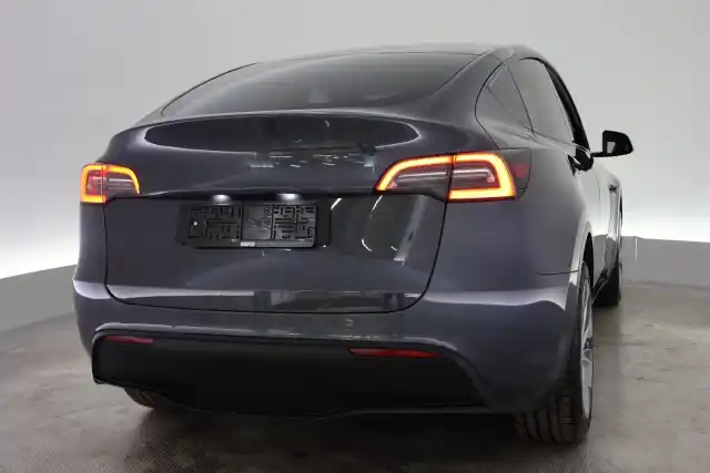 Harmaa Maastoauto, Tesla Model Y – VAR-57004