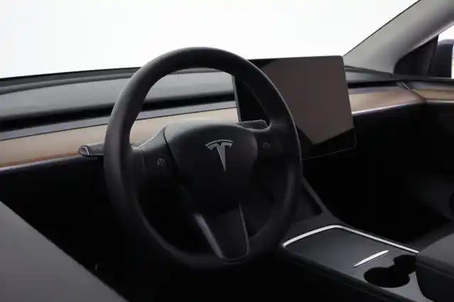 Harmaa Maastoauto, Tesla Model Y – VAR-57004