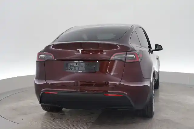 Punainen Maastoauto, Tesla MODEL Y – VAR-57408