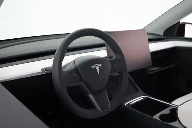 Punainen Maastoauto, Tesla MODEL Y – VAR-57408