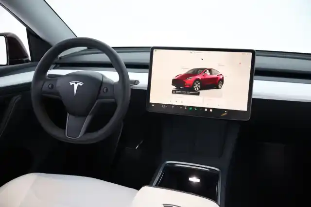 Punainen Maastoauto, Tesla MODEL Y – VAR-57408