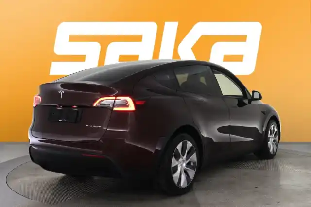 Punainen Maastoauto, Tesla MODEL Y – VAR-57408