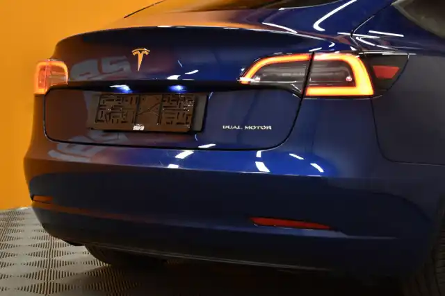 Sininen Viistoperä, Tesla Model 3 – VAR-57527