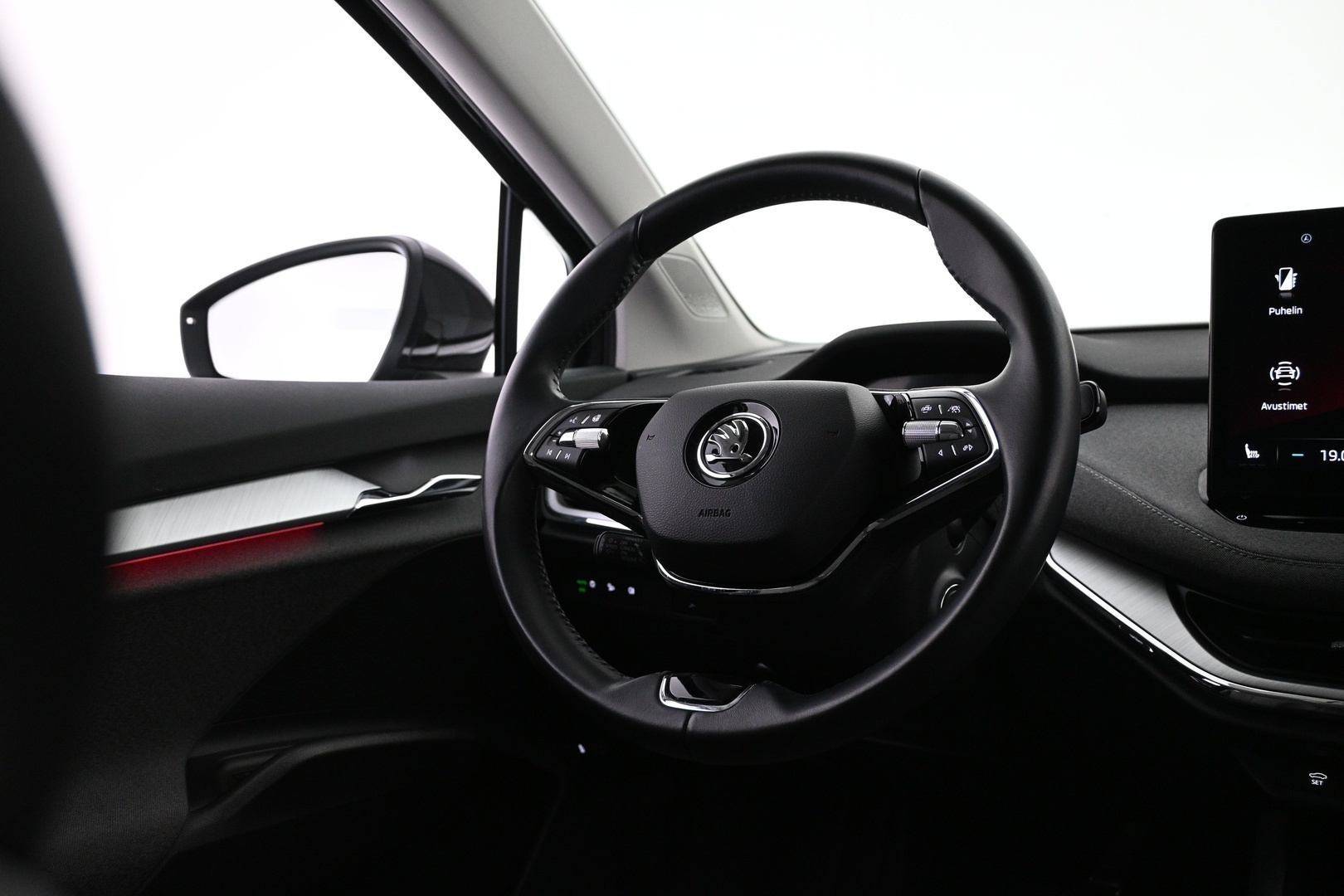 Musta Maastoauto, Skoda Enyaq – VAR-57544