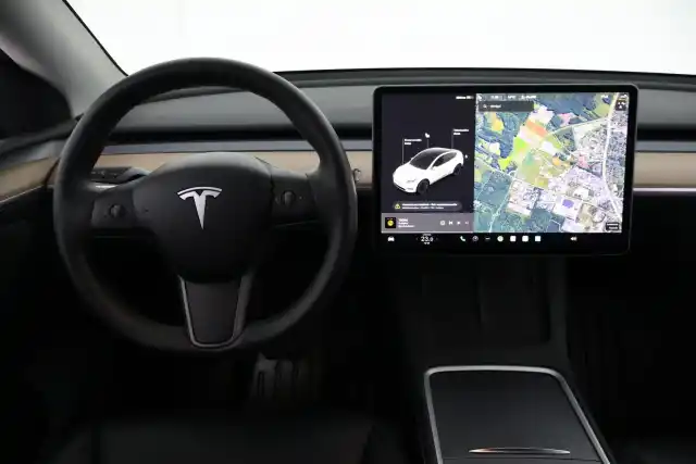 Valkoinen Maastoauto, Tesla Model Y – VAR-57584