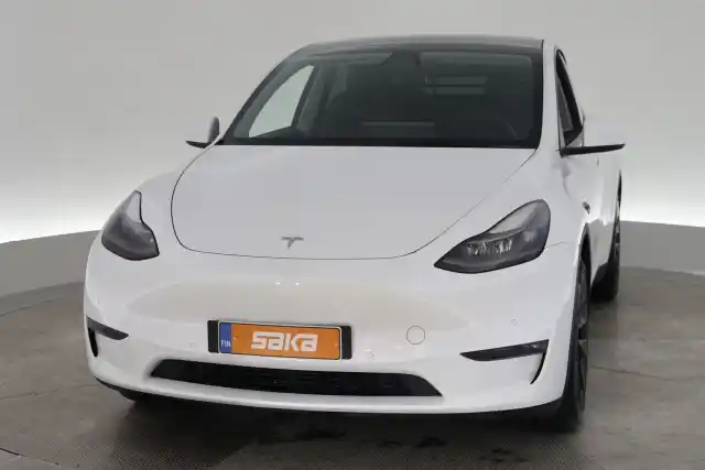 Valkoinen Maastoauto, Tesla Model Y – VAR-57584