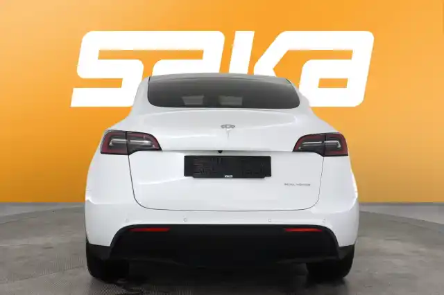 Valkoinen Maastoauto, Tesla Model Y – VAR-57584