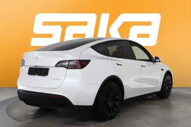 Valkoinen Maastoauto, Tesla Model Y – VAR-57584