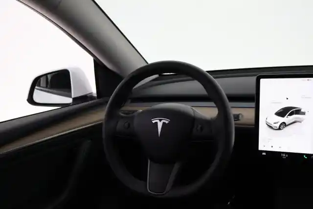 Valkoinen Viistoperä, Tesla Model Y – VAR-57750